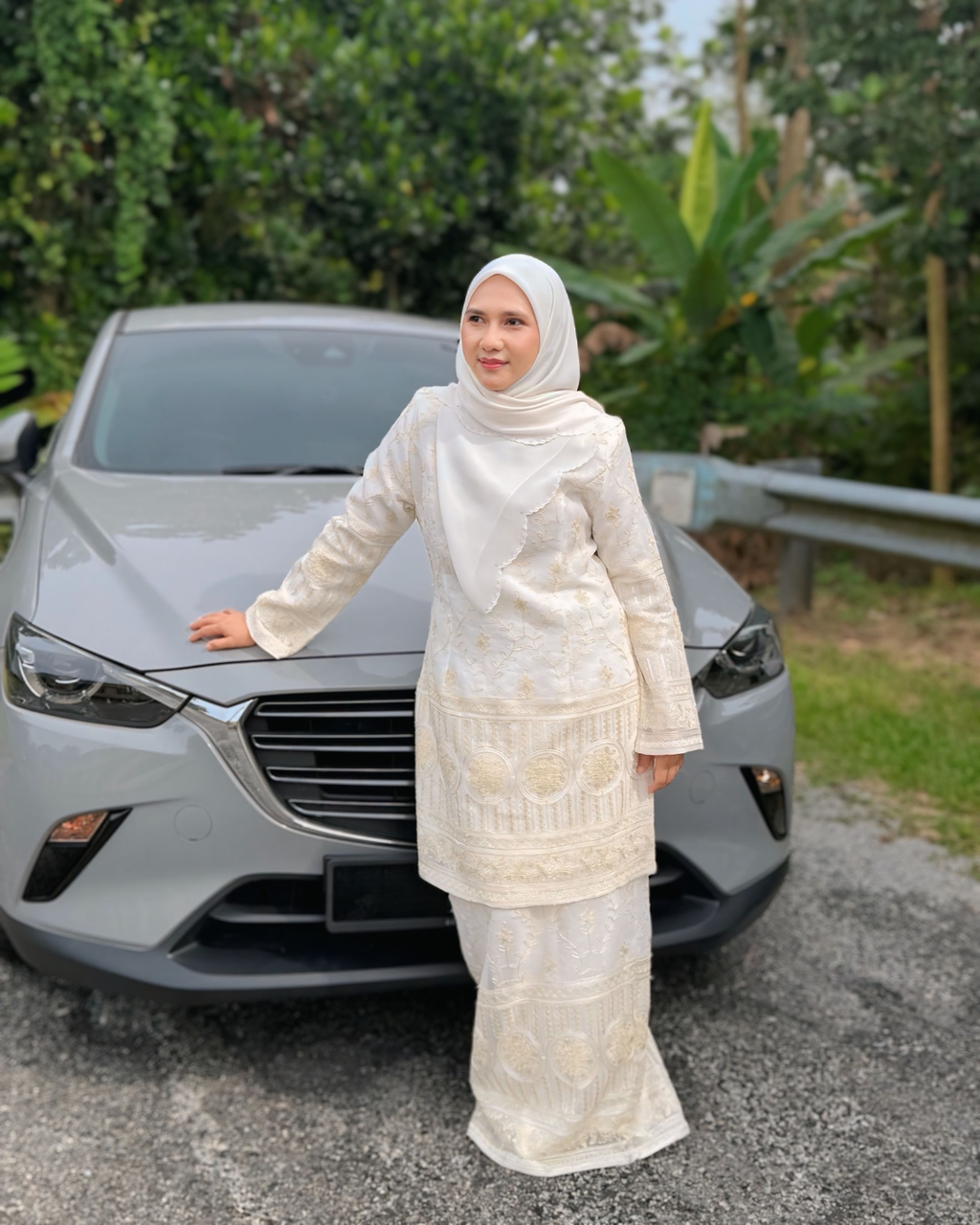 LUNA SARI | PEARL WHITE