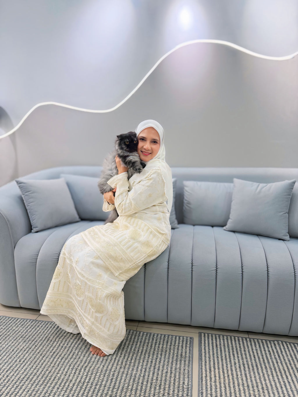 LUNA SARI | PEARL WHITE